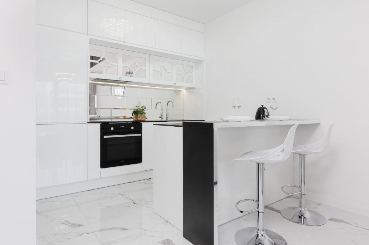 Elegant Apartments With Balcony & Parking Warsaw By Noclegi Renters Exterior photo
