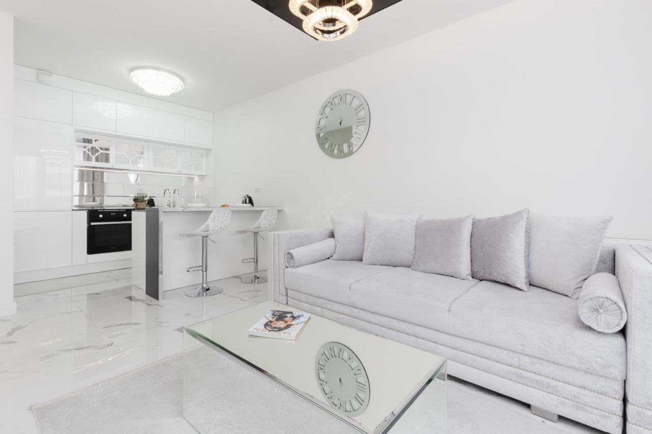 Elegant Apartments With Balcony & Parking Warsaw By Noclegi Renters Exterior photo
