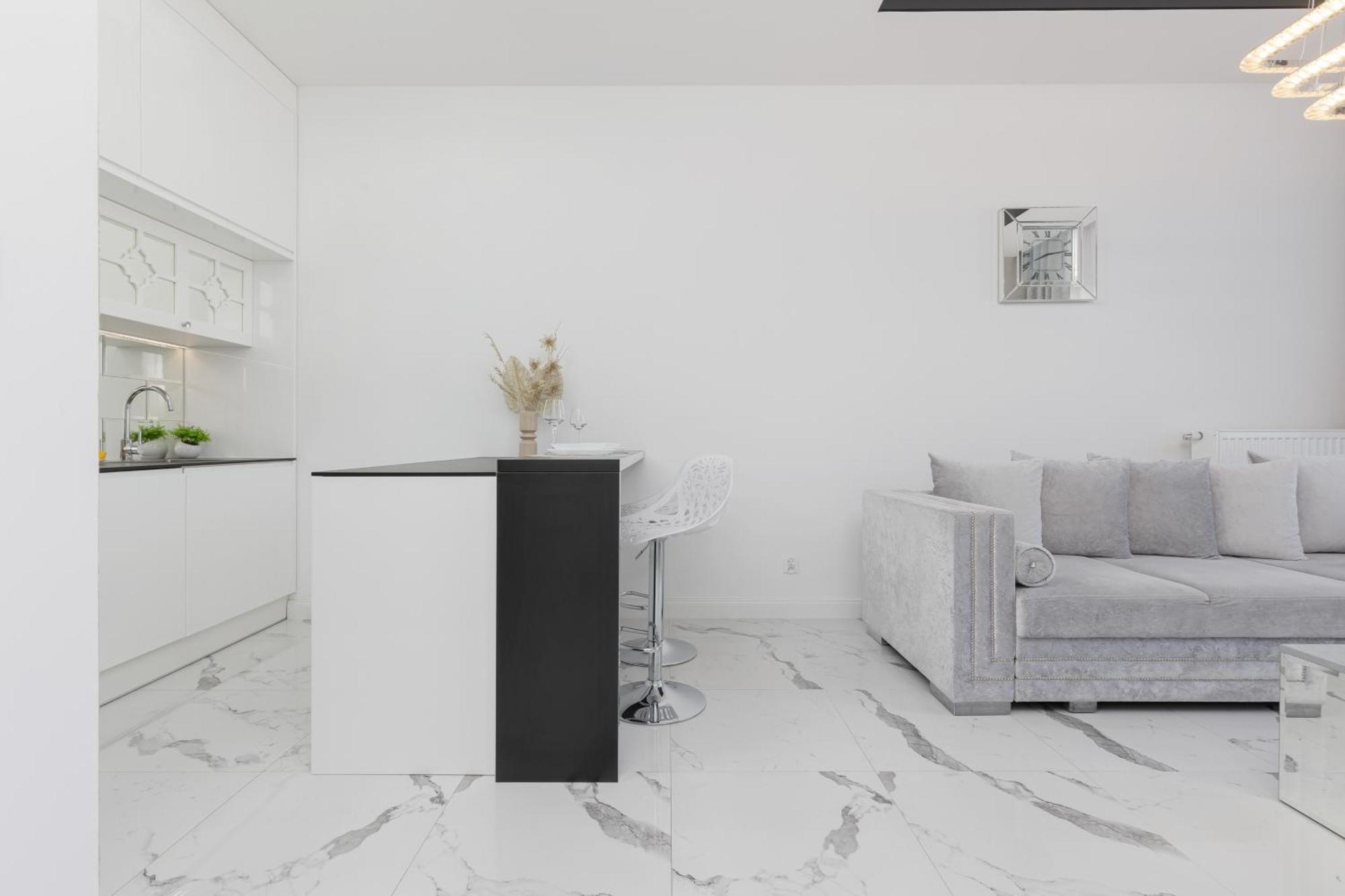 Elegant Apartments With Balcony & Parking Warsaw By Noclegi Renters Exterior photo