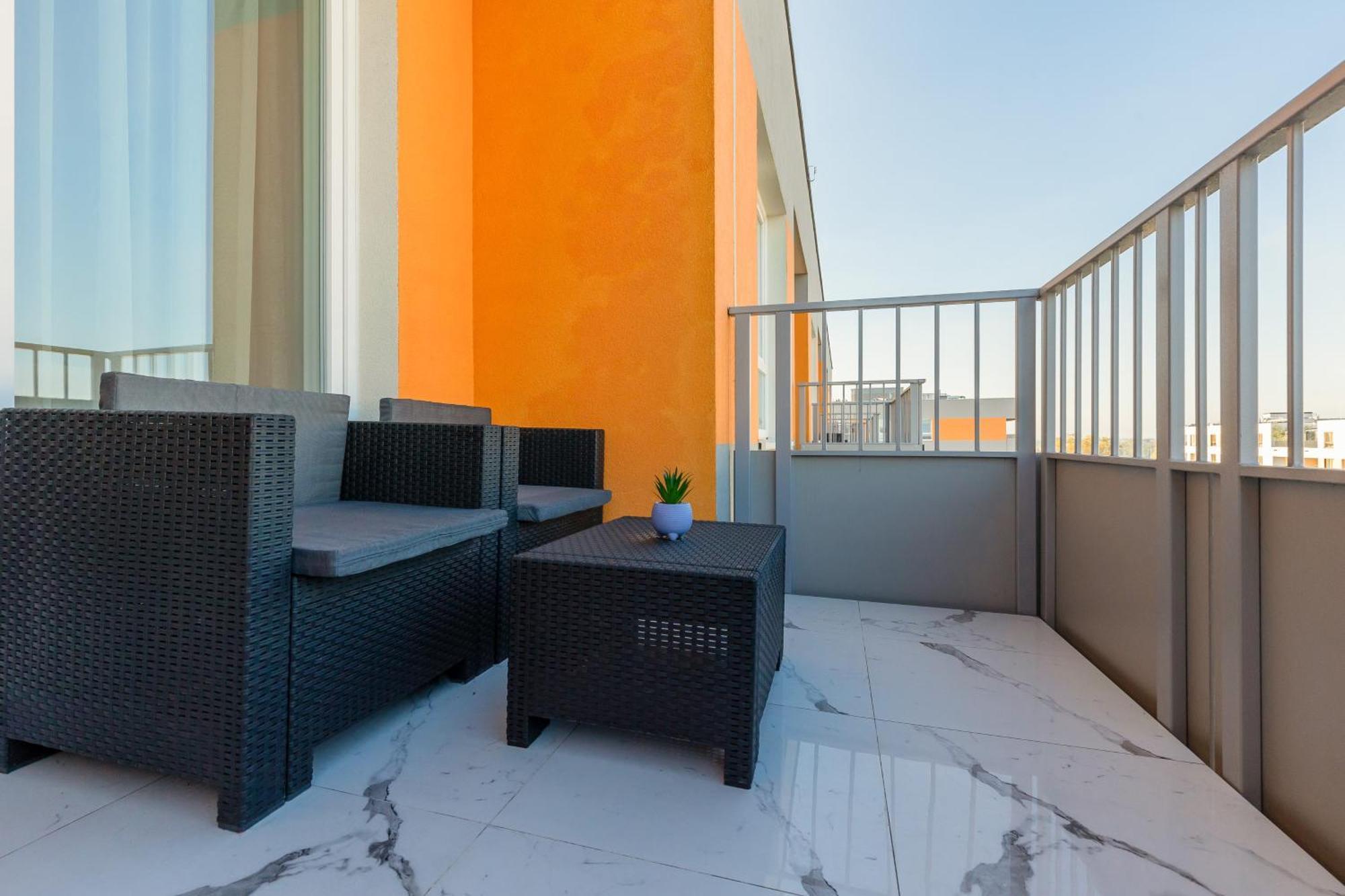 Elegant Apartments With Balcony & Parking Warsaw By Noclegi Renters Exterior photo